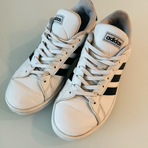 Adidas women’s 8.5 - Picture 2 of 8